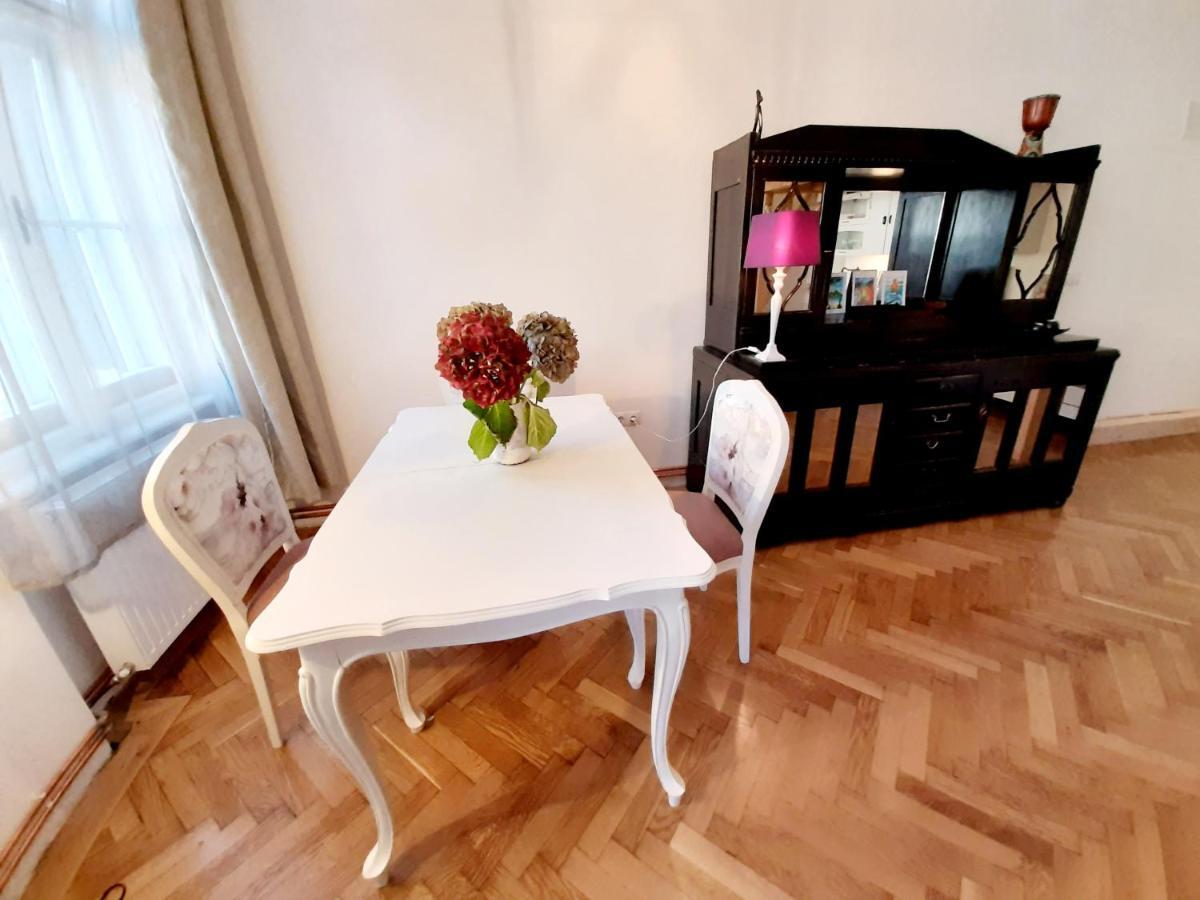 Central Loft Apartment Брашов Екстериор снимка
